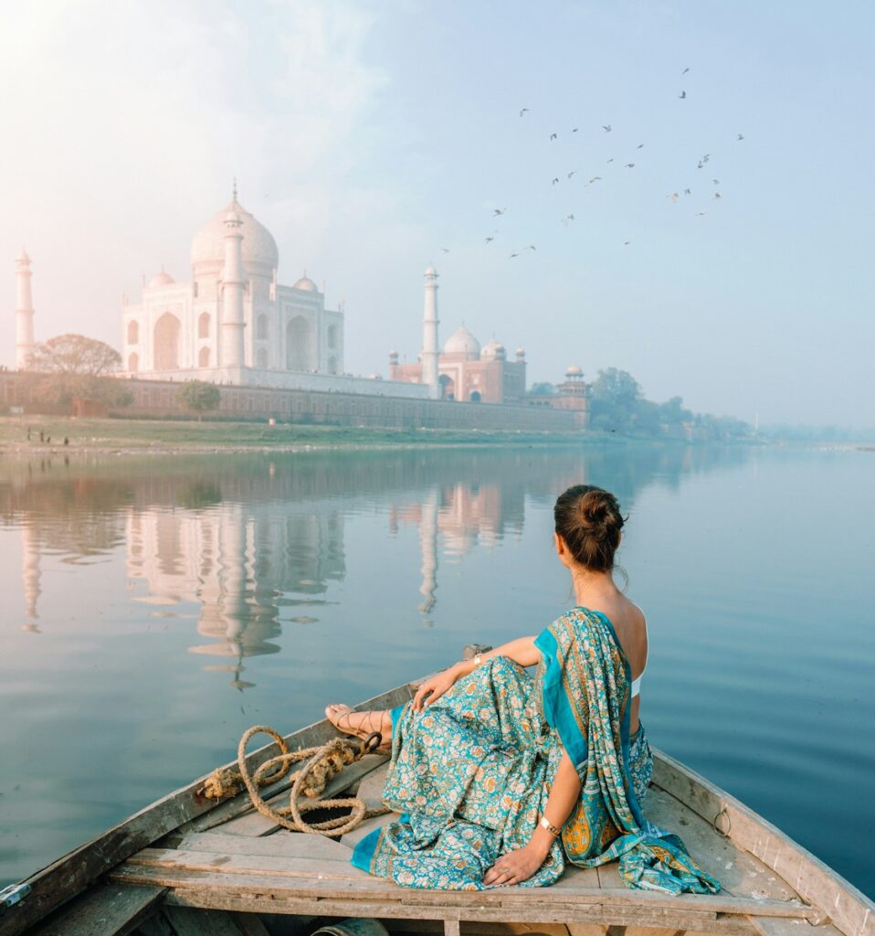 femme dans un bateau