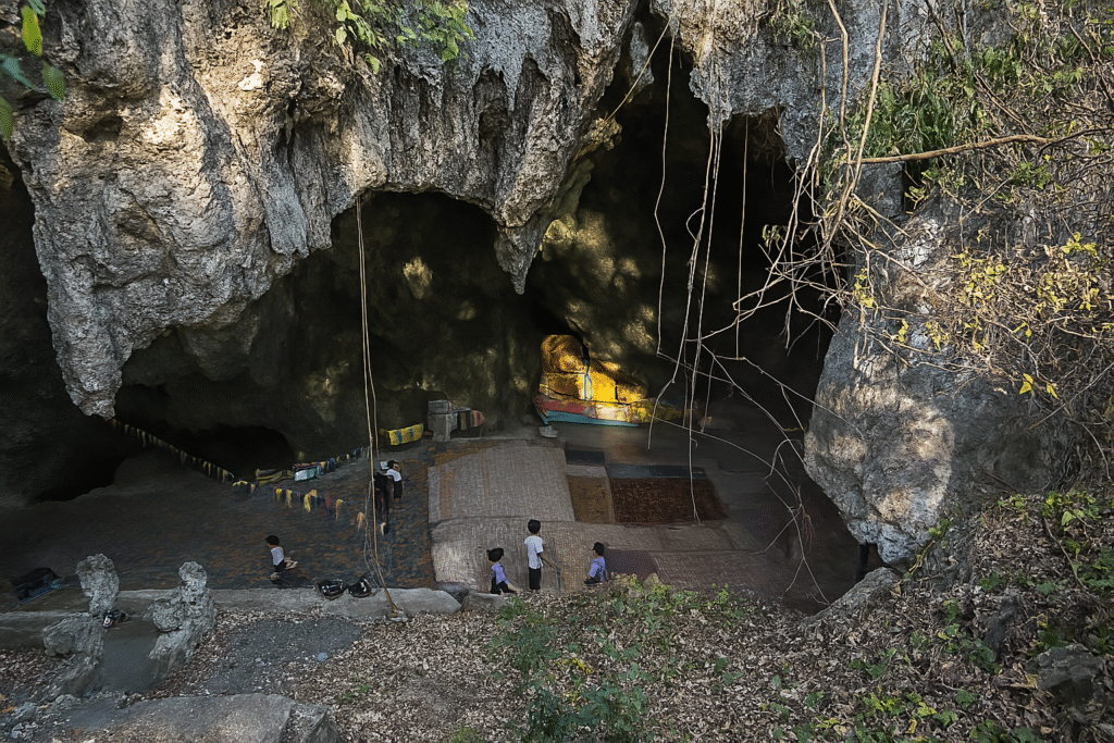 The current image has no alternative text. The file name is: bat-cave1.png