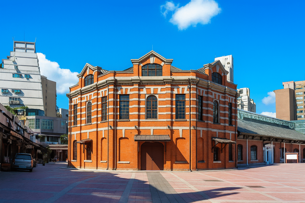 La imagen actual no tiene texto alternativo. El nombre del archivo es: red-house-theater-in-ximending.png